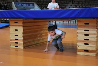 Tunnel beim Hindernisparcours Tunnel beim Hindernisparcours