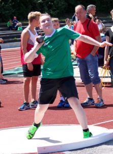 Constantin beim Kugelstoßen Constantin beim Kugelstoßen
