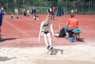 Jenny beim Weitsprung