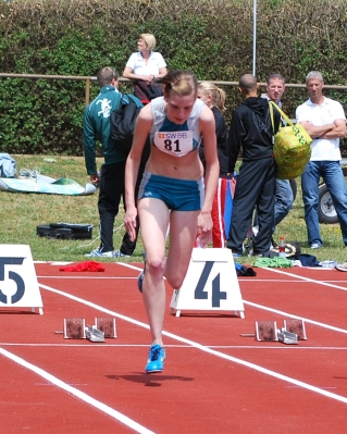 Corinna beim Start 100m Corinna beim Start 100m