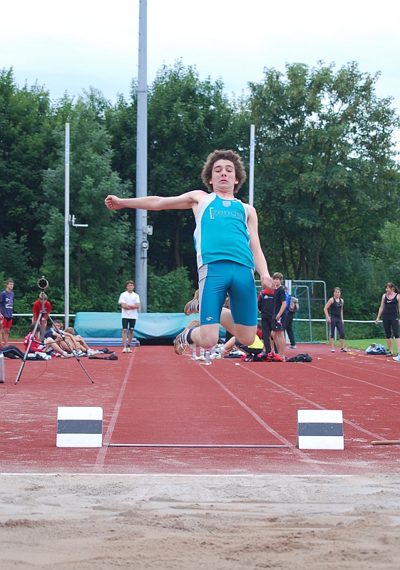 Benny beim Weitsprung