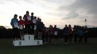 Siegerehrung in der Abendd�mmerung