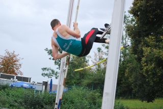 Klammeraffe beim Stabhoch